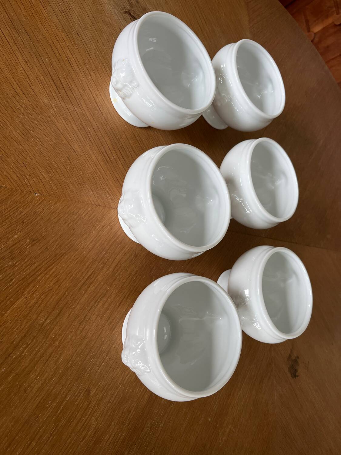 6 white porcelain lion head soup bowls
