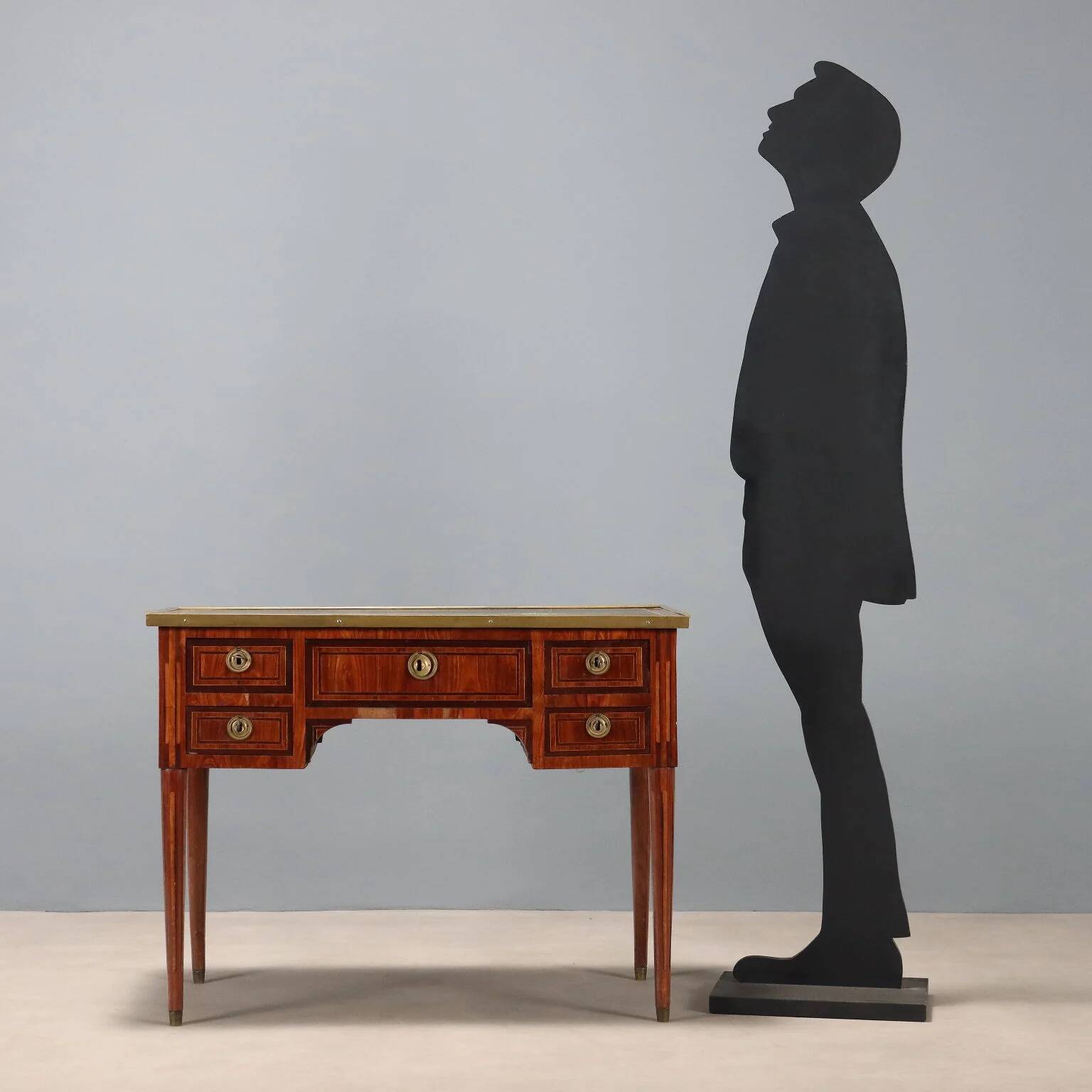 Neoclassical writing desk made of violet wood, 18th century.