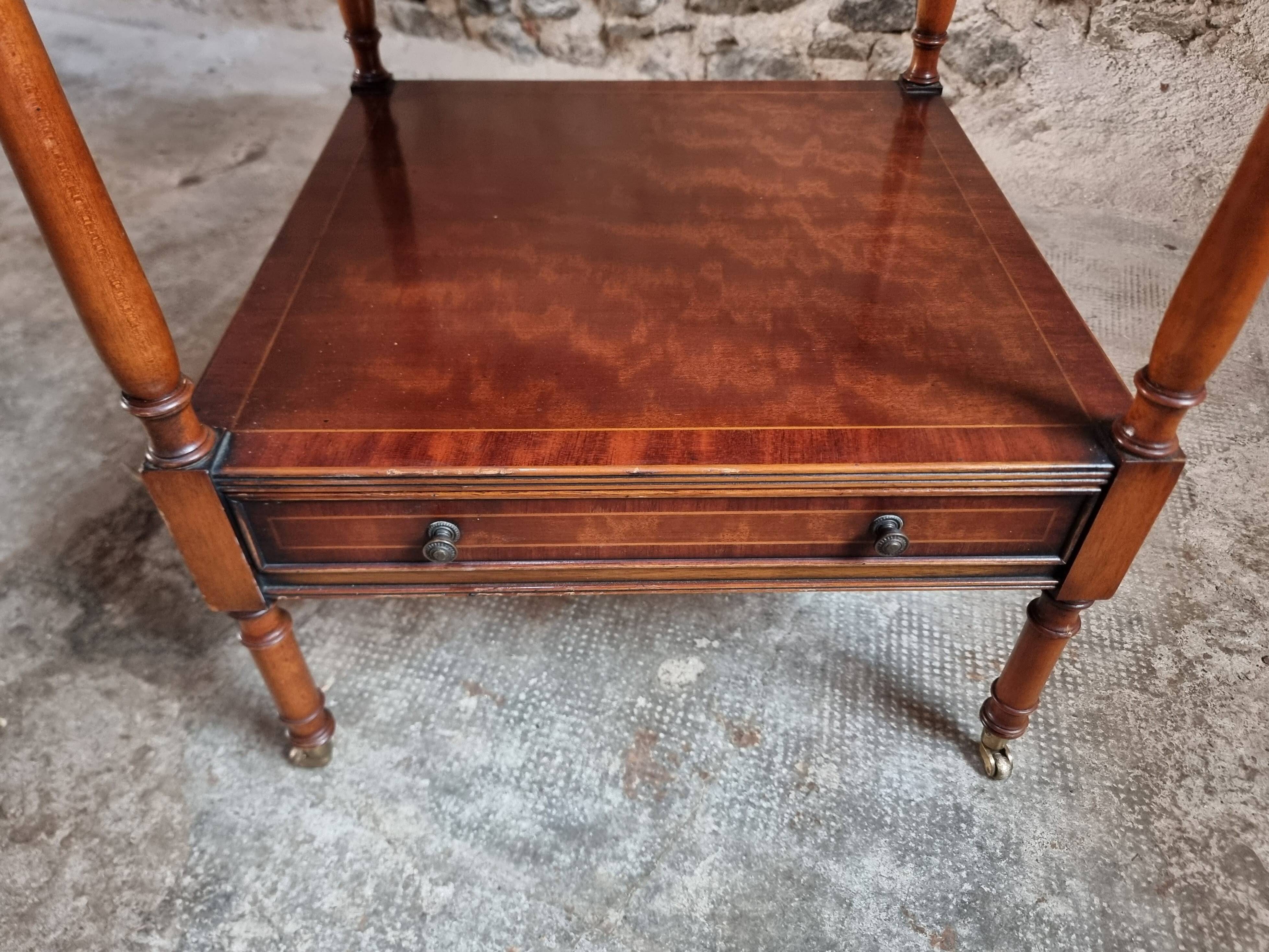Table d’appoint vintage en acajou – France, années 50/60