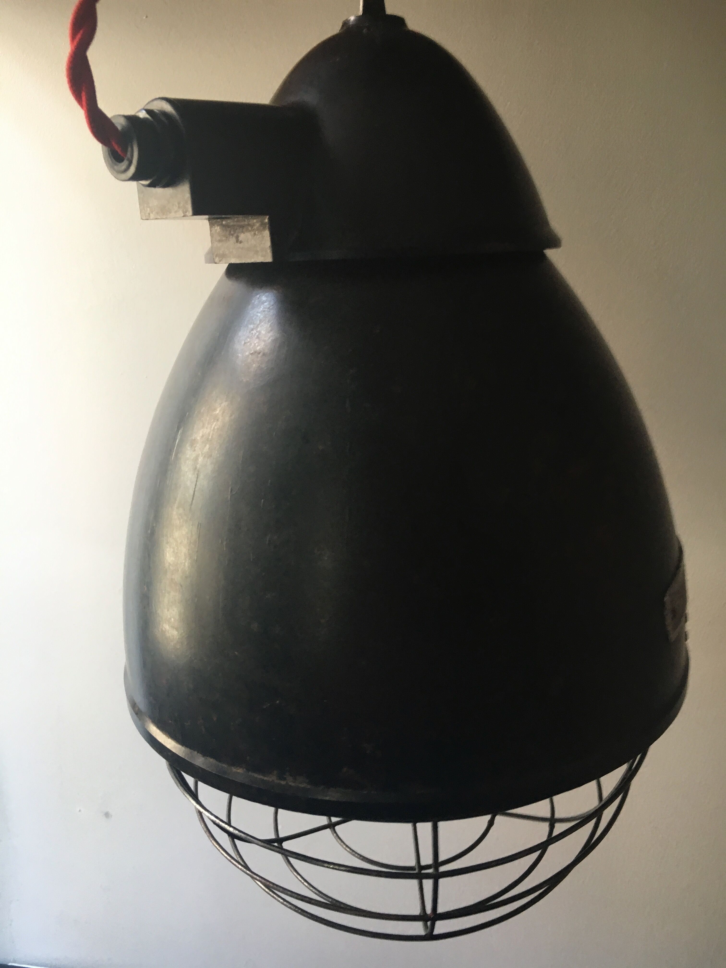 Old german bakelite round suspension