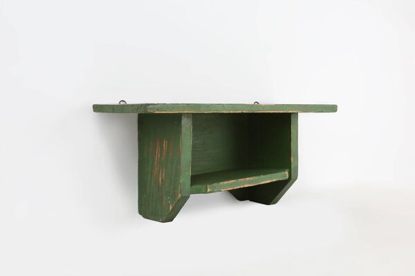 Petite unité murale en bois vert rustique avec 2 étagères, France, années 1880.