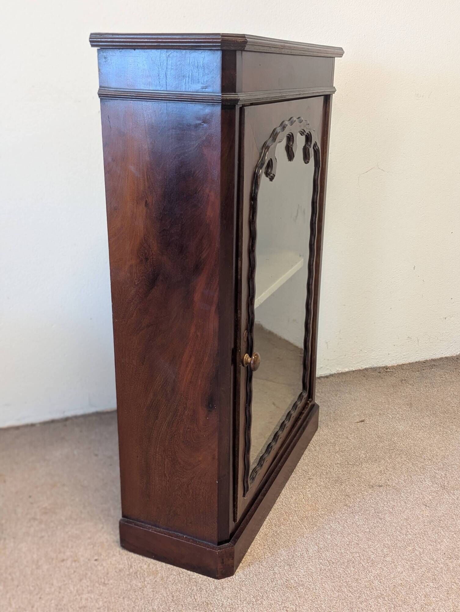 Mahogany display cabinet from the late 19th century, for standing or wall mounting.