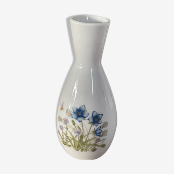 Porcelain vase with floral decoration