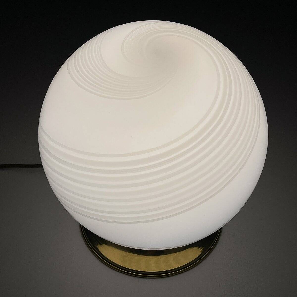Vintage table lamp in white Murano glass, Italy, 1970s.