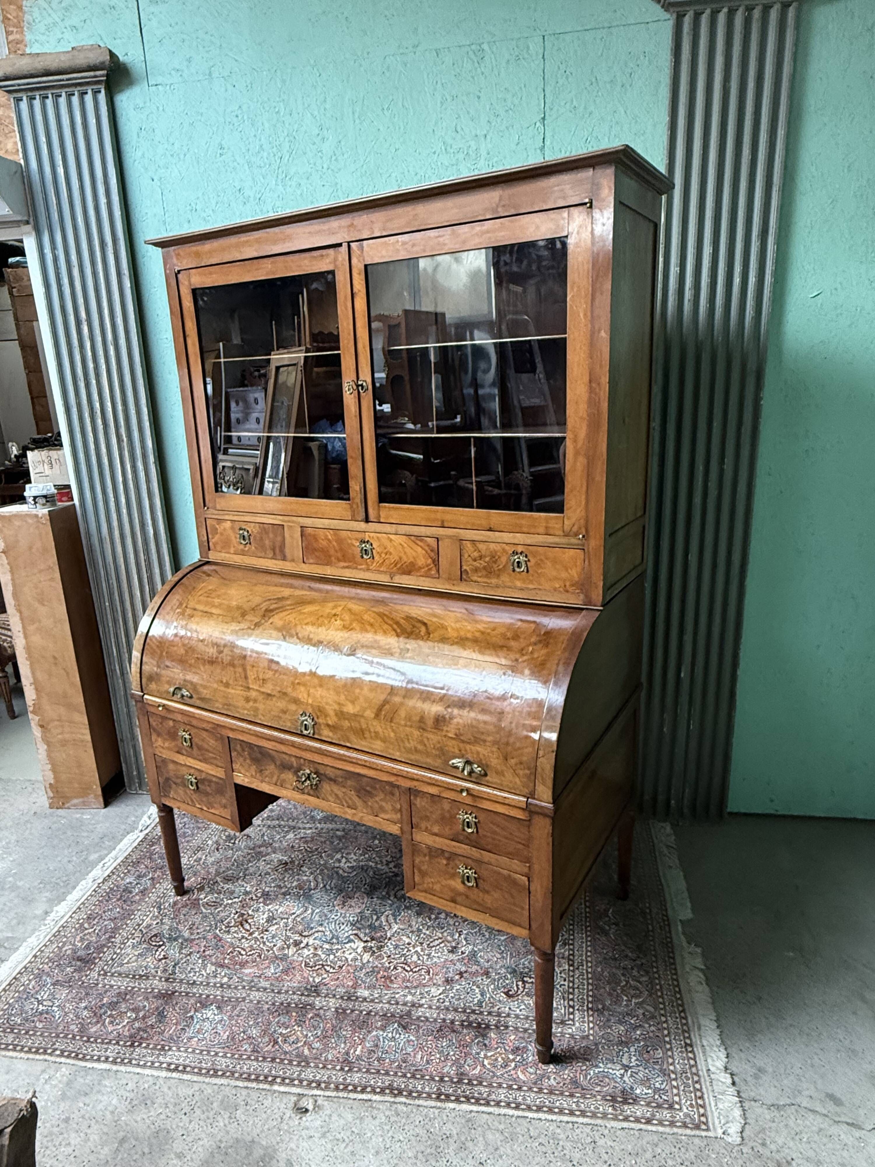 Cylinder desk in mahogany from the Directoire period.