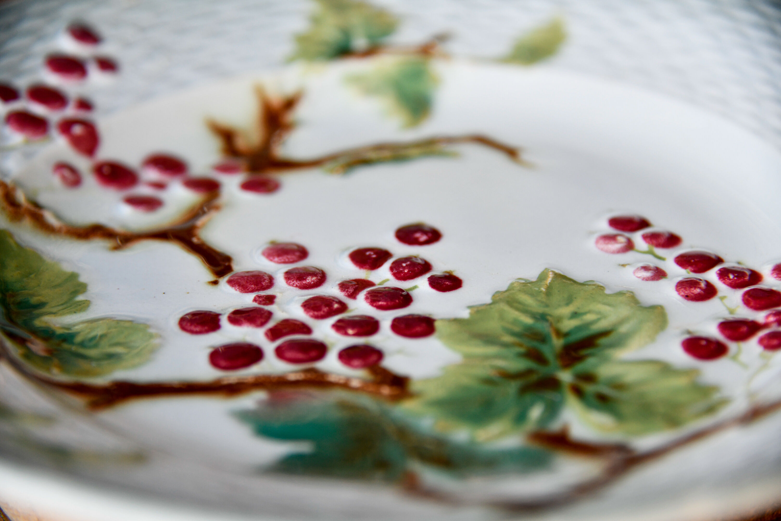 Set of 4 dessert plates in slip St Amand Hamage