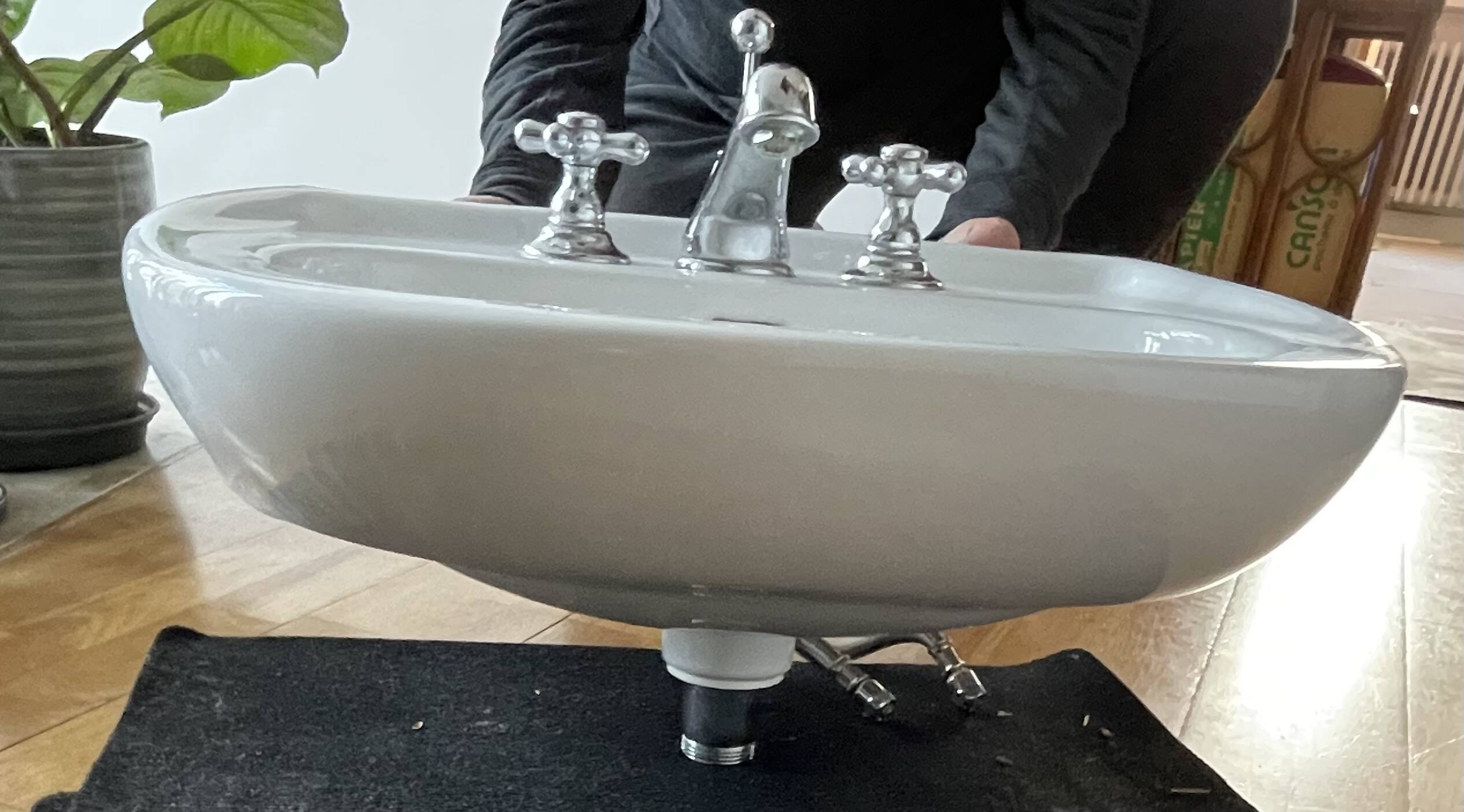 Ceramic sink