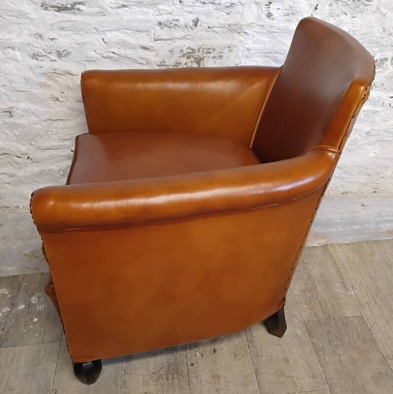 Living room sofa and its 2 club armchairs.