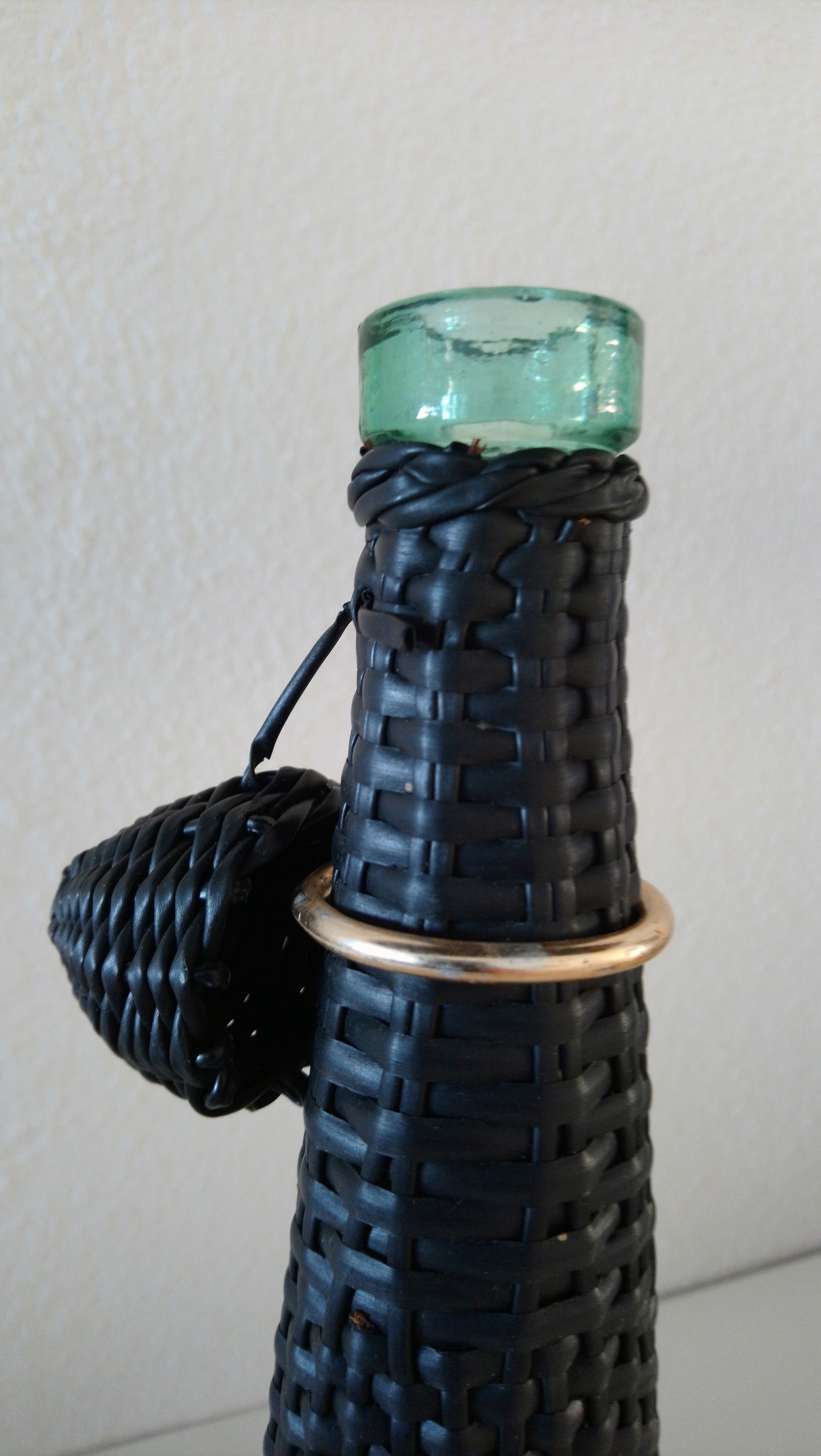 Bottle glass and black of the 1960s scoubidou