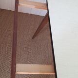 Table en formica à pieds compas