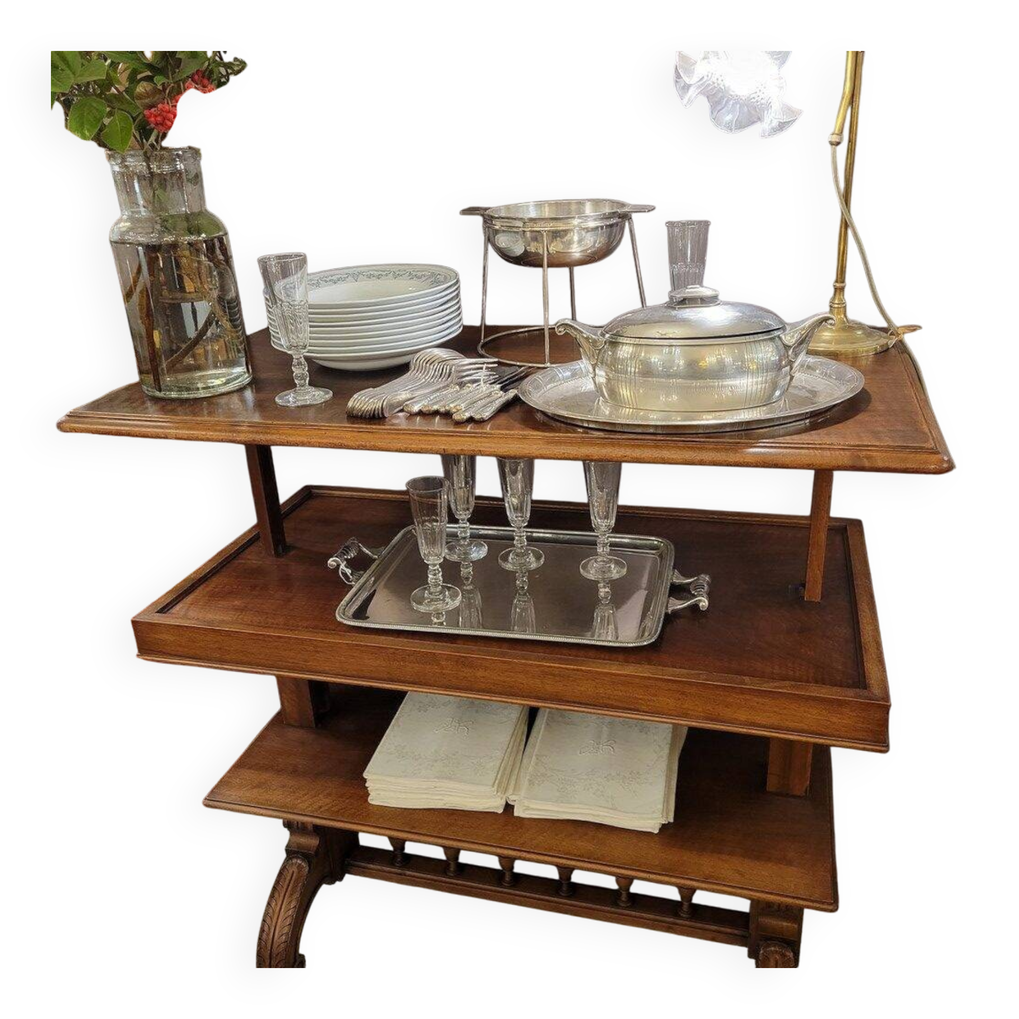 Serving table with mechanism