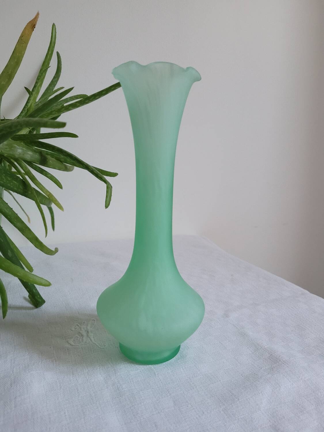 Green and white glass paste single flower vase