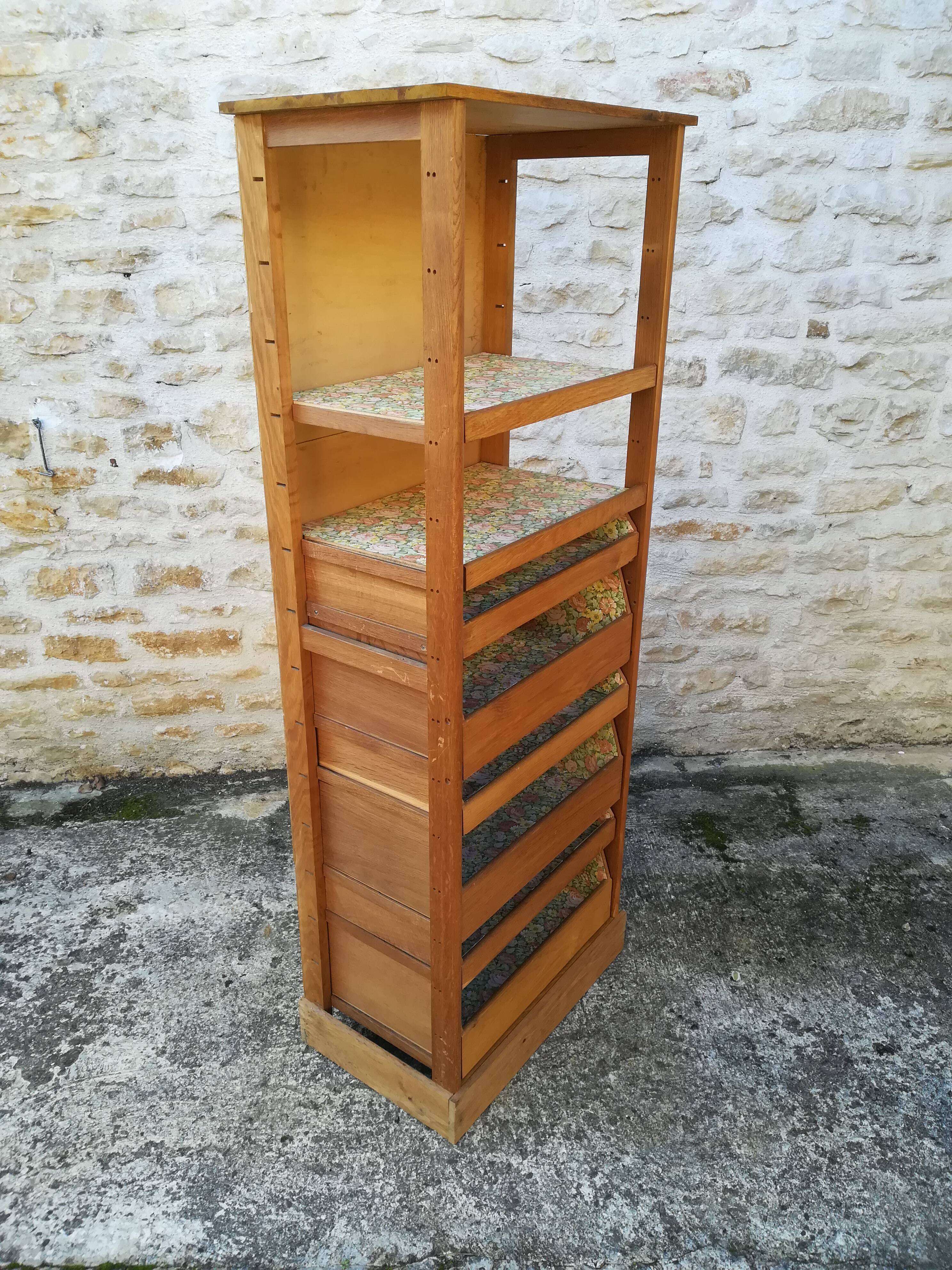 Craft furniture has drawers