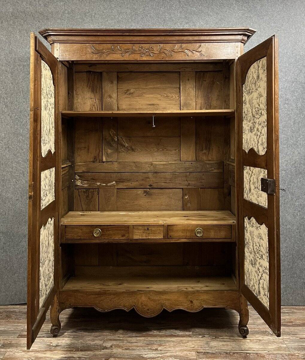 Armoire Lyonnaise époque louis XV en noyer