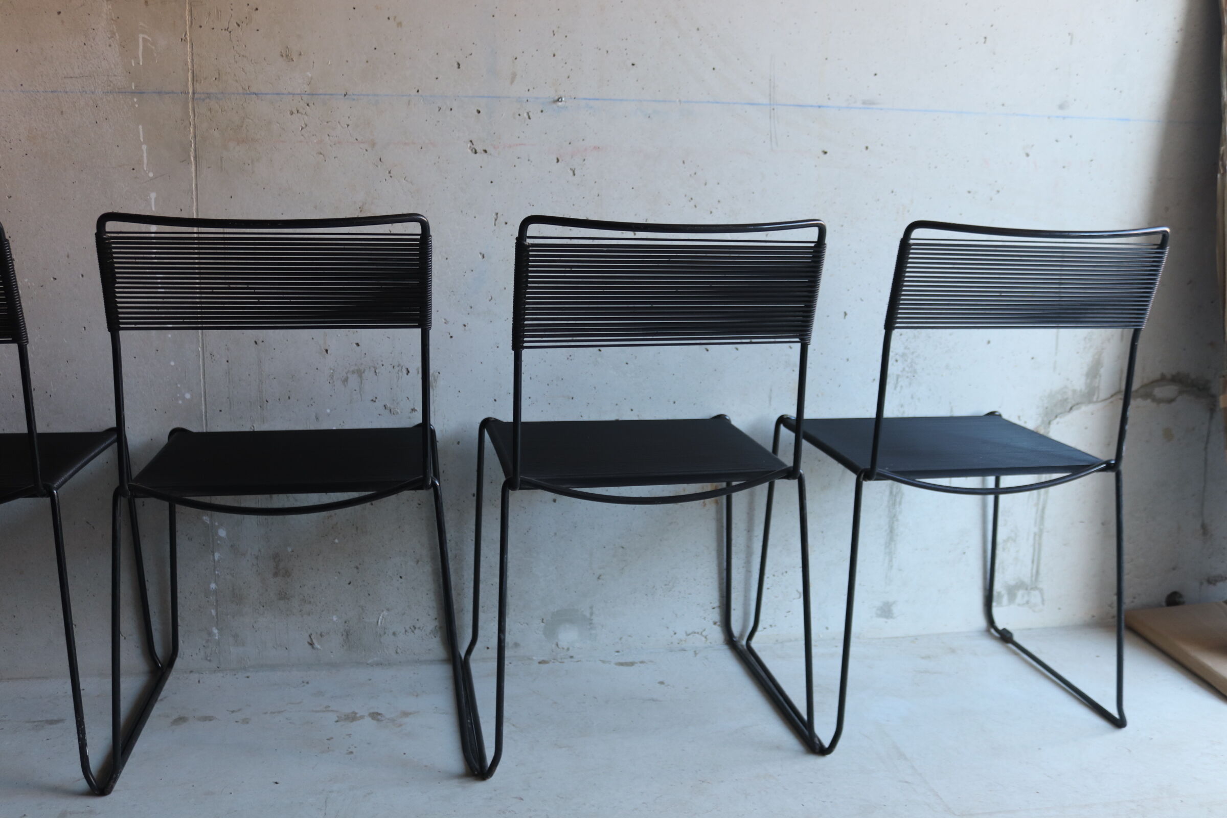 Set de 4 chaises noires Spaghetti Giandomenico Belotti
