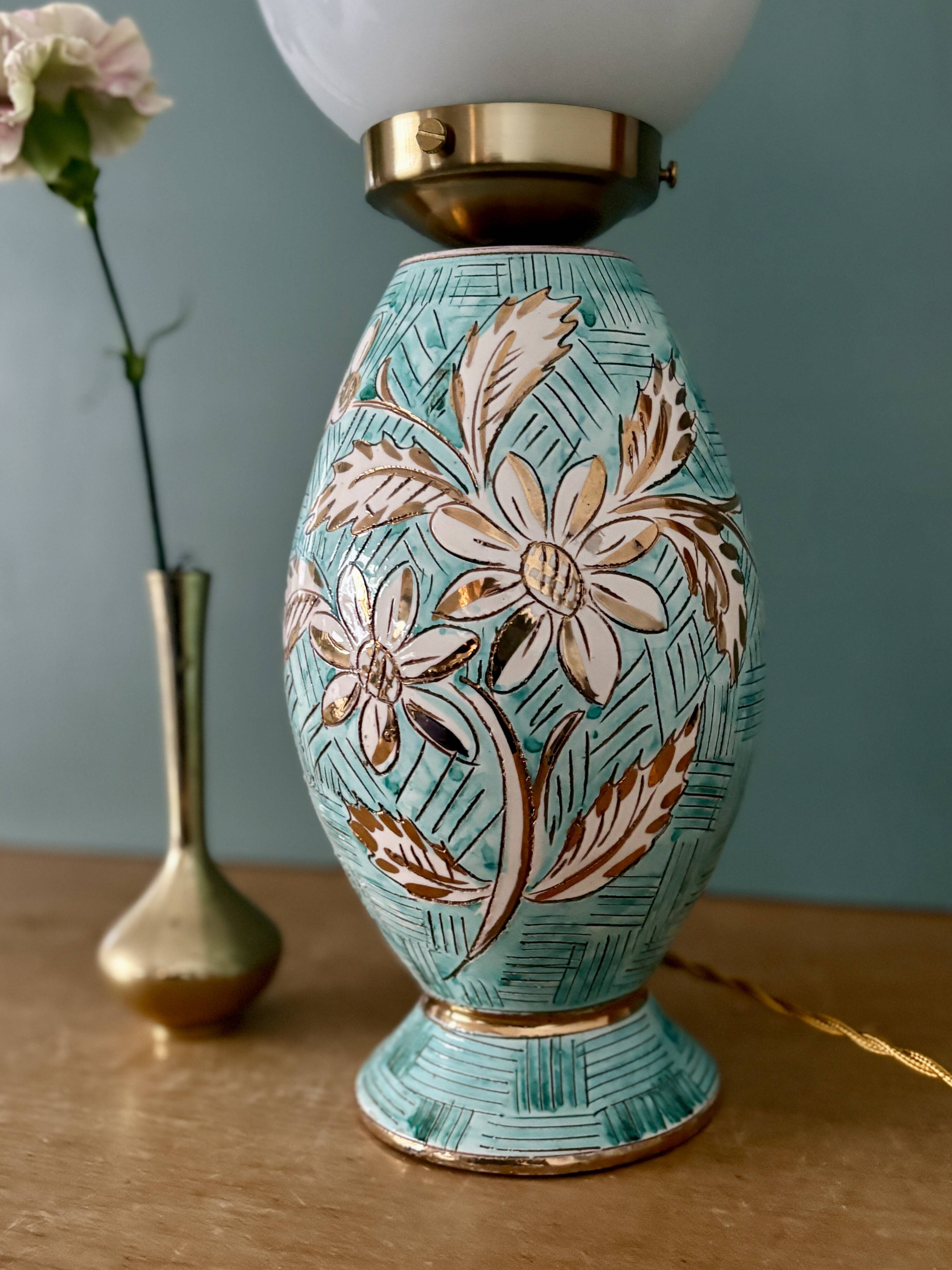 Lampe vintage en céramique et opaline blanche.