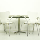 Set of 6 Arne Jacobsen 3207 Armchairs and Dining Table A826 by  Arne Jacobsen for Fritz Hansen
