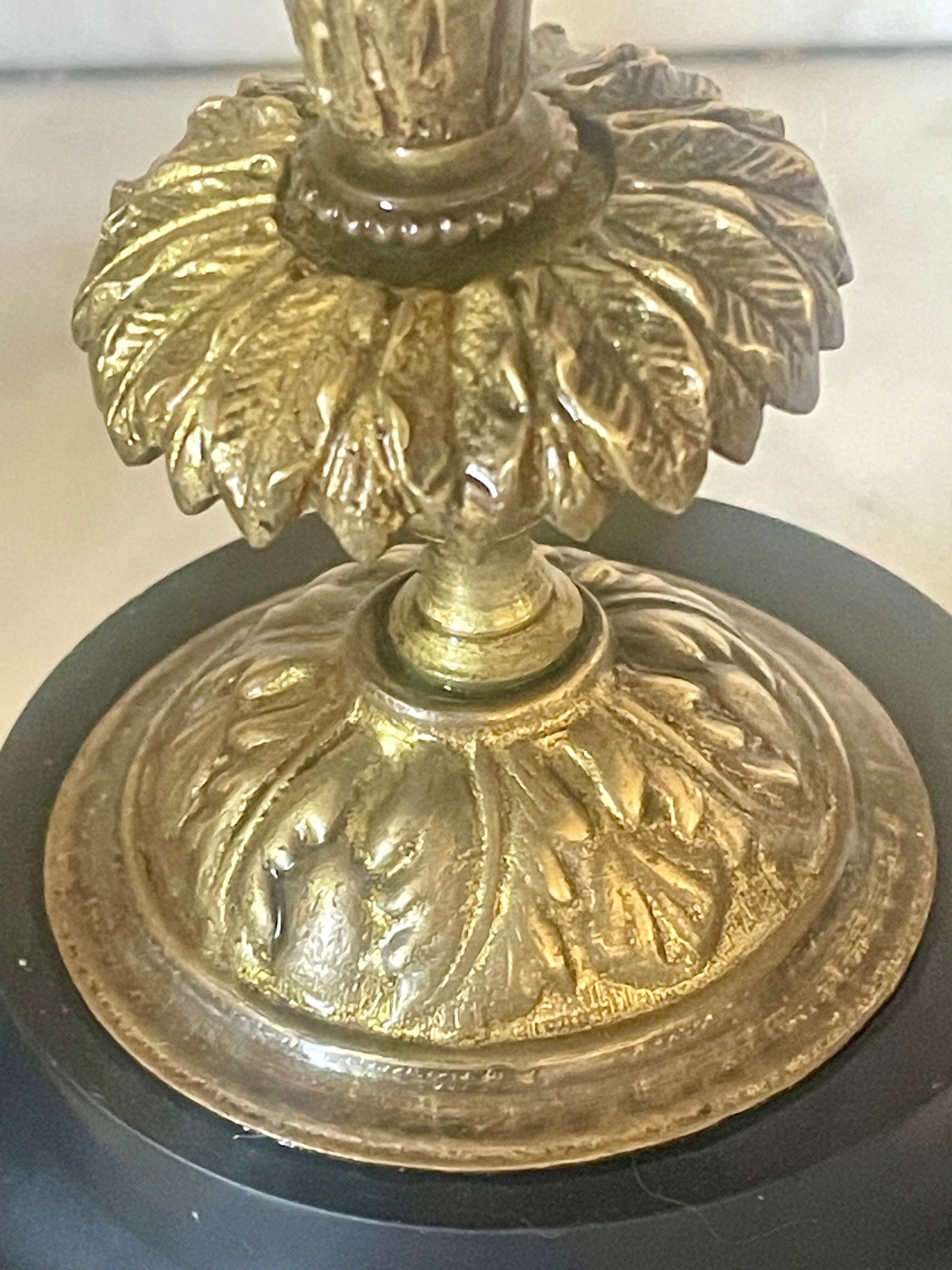 Paire de vases cornets cristal, onyx et bronze