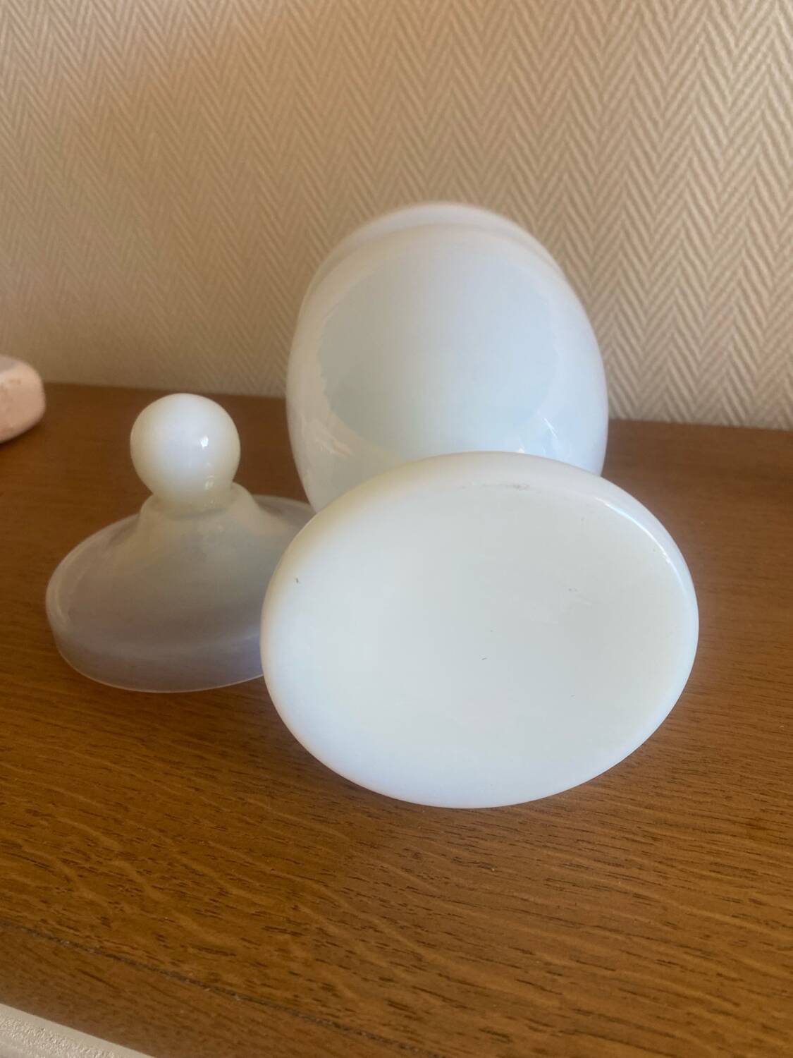 Vase et bonbonnière vintage en opaline blanche