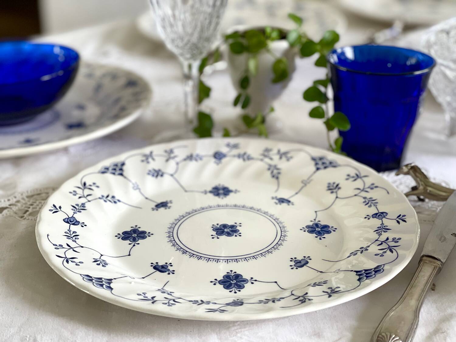 6 flat plates in English porcelain