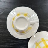 Paire de tasses à carreaux jaunes