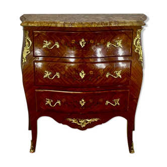 Commode en marqueterie de bois précieux, style Louis XV