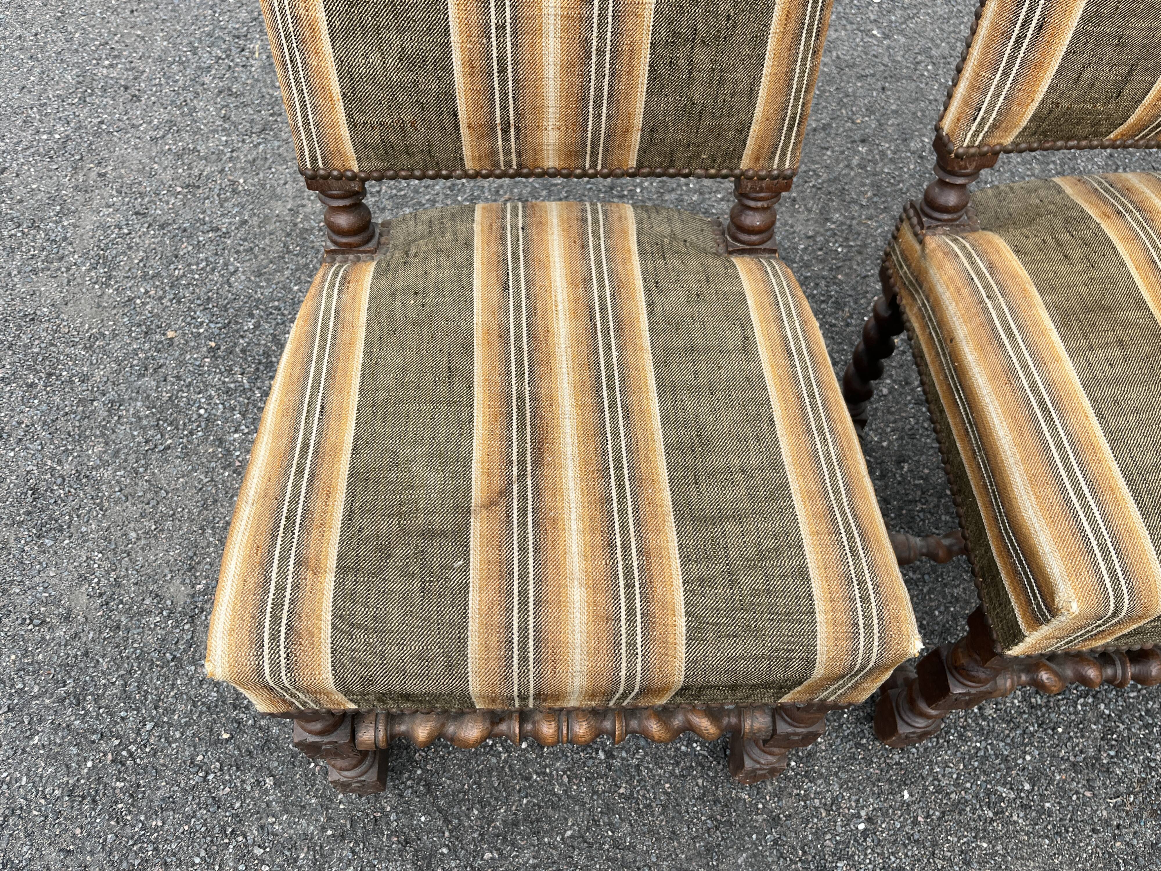 Paire de chaises anciennes style Louis XIII à pieds torsadés