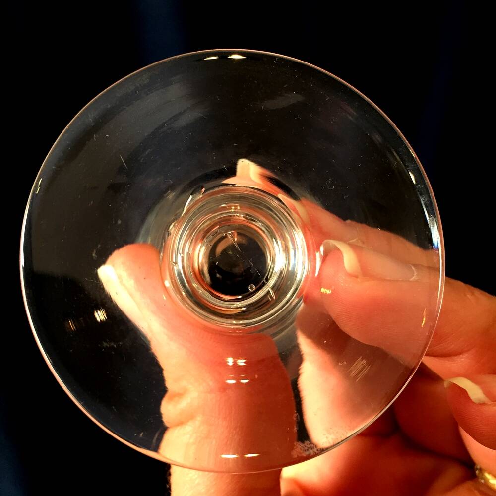 Suite of 6 cooked wine or port glasses in beautifully worked crystal tabletop art