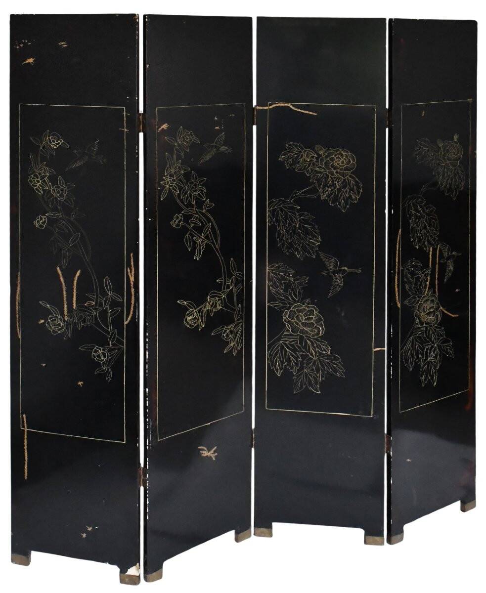 Four-panel lacquered wooden screen with Coromandel decoration.
