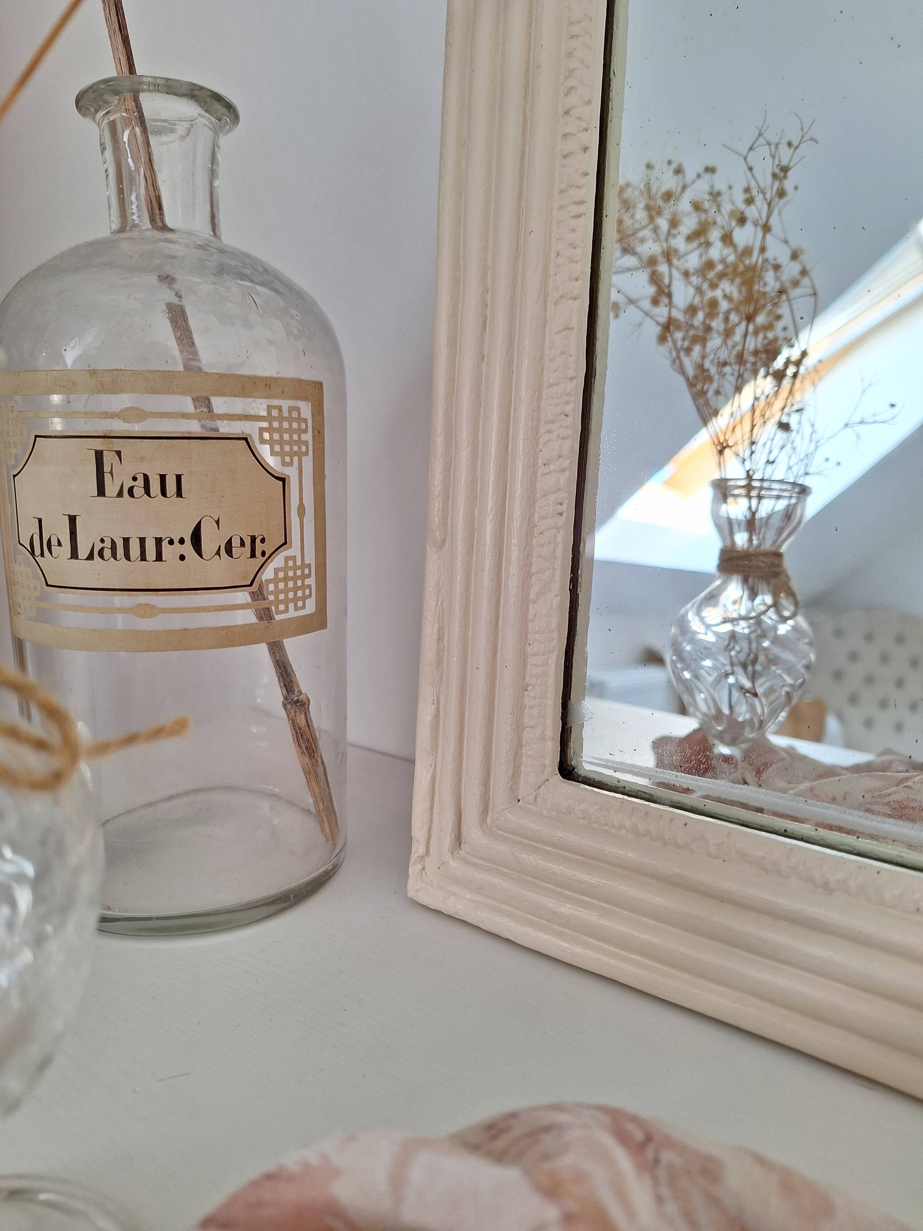 Miroir biseauté et mouluré beige