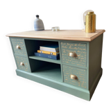 Low green and gold storage unit