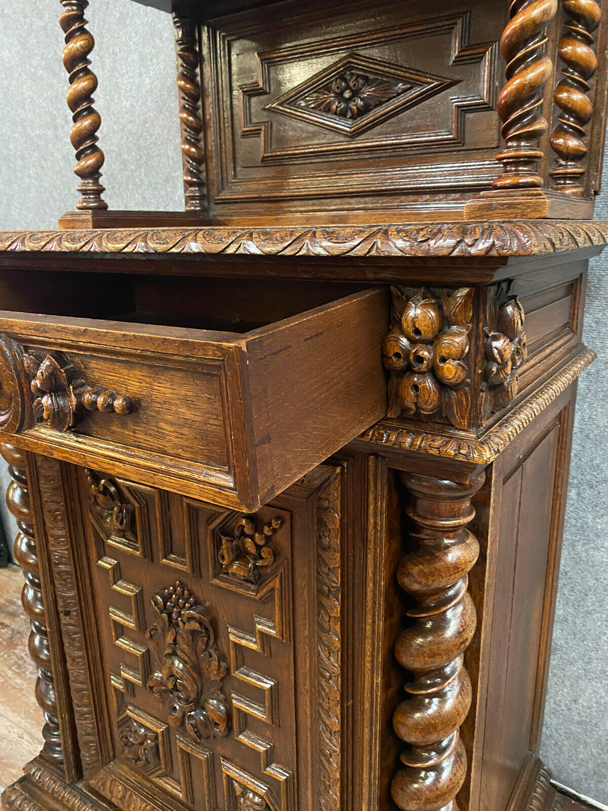 Furniture between two renaissance hunting lodge in solid oak around 1850.
