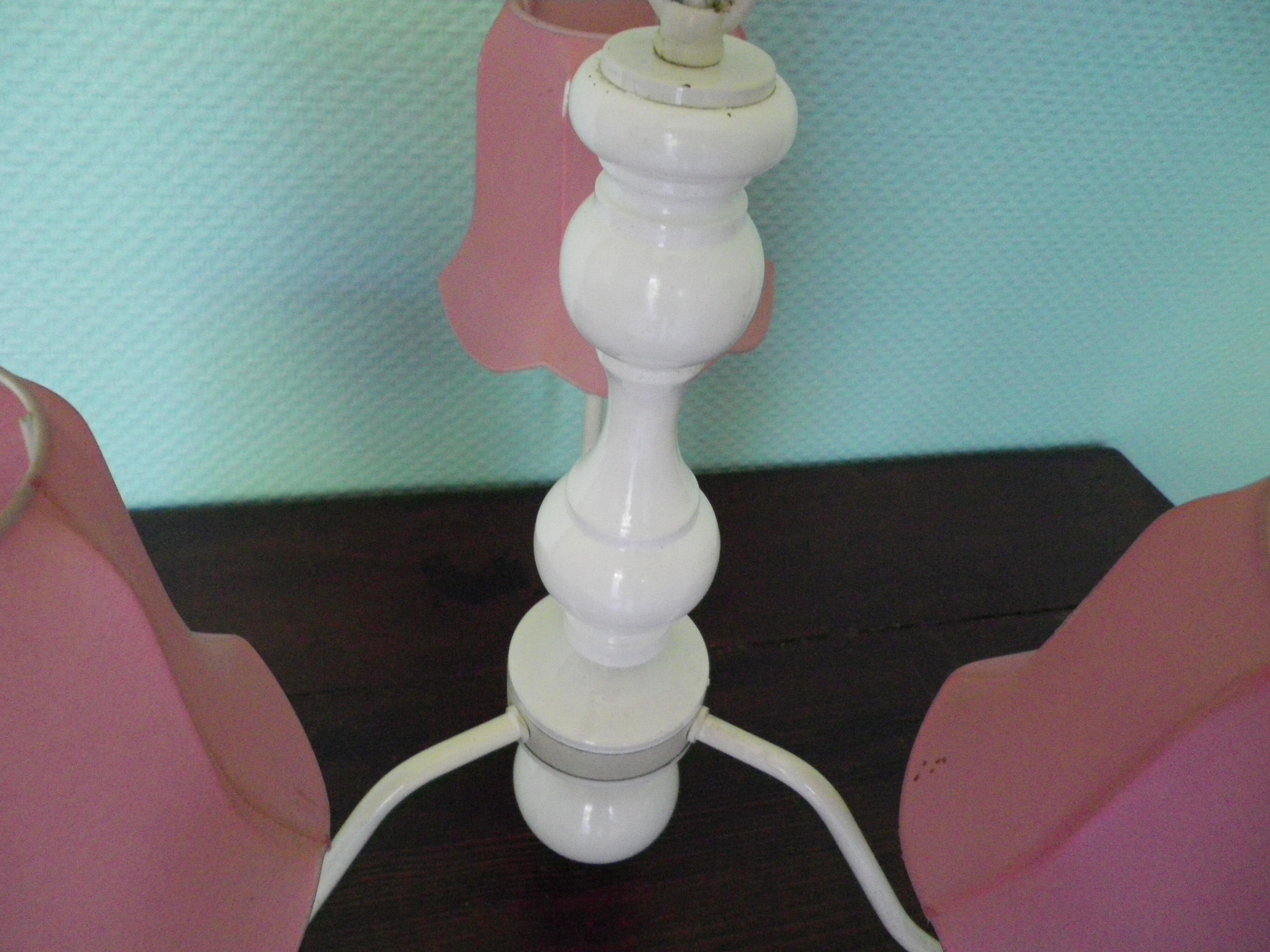 Lasuffed white metal suspension - 3 pink lampshades