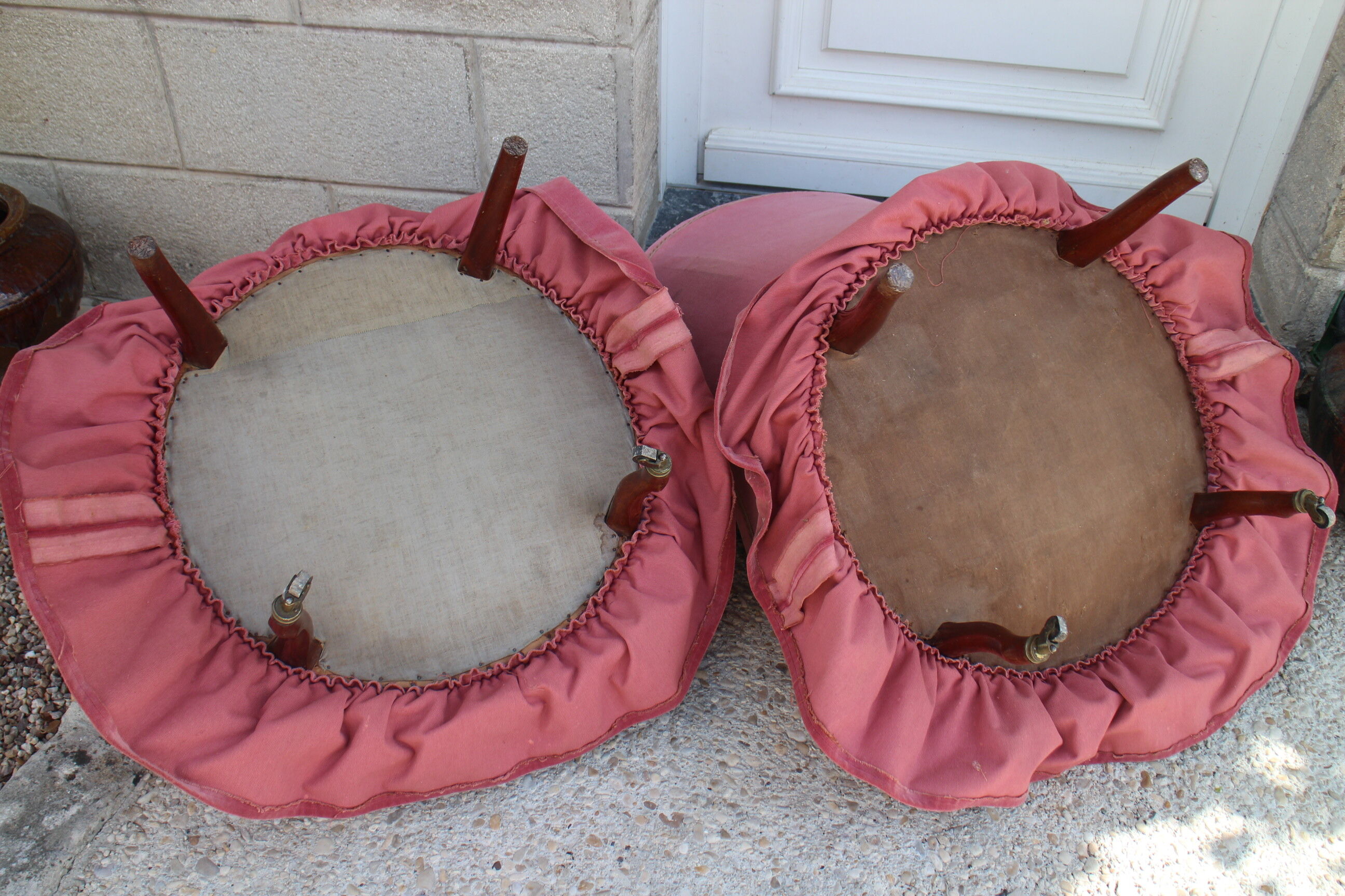 Pair of pink velvet toad armchairs