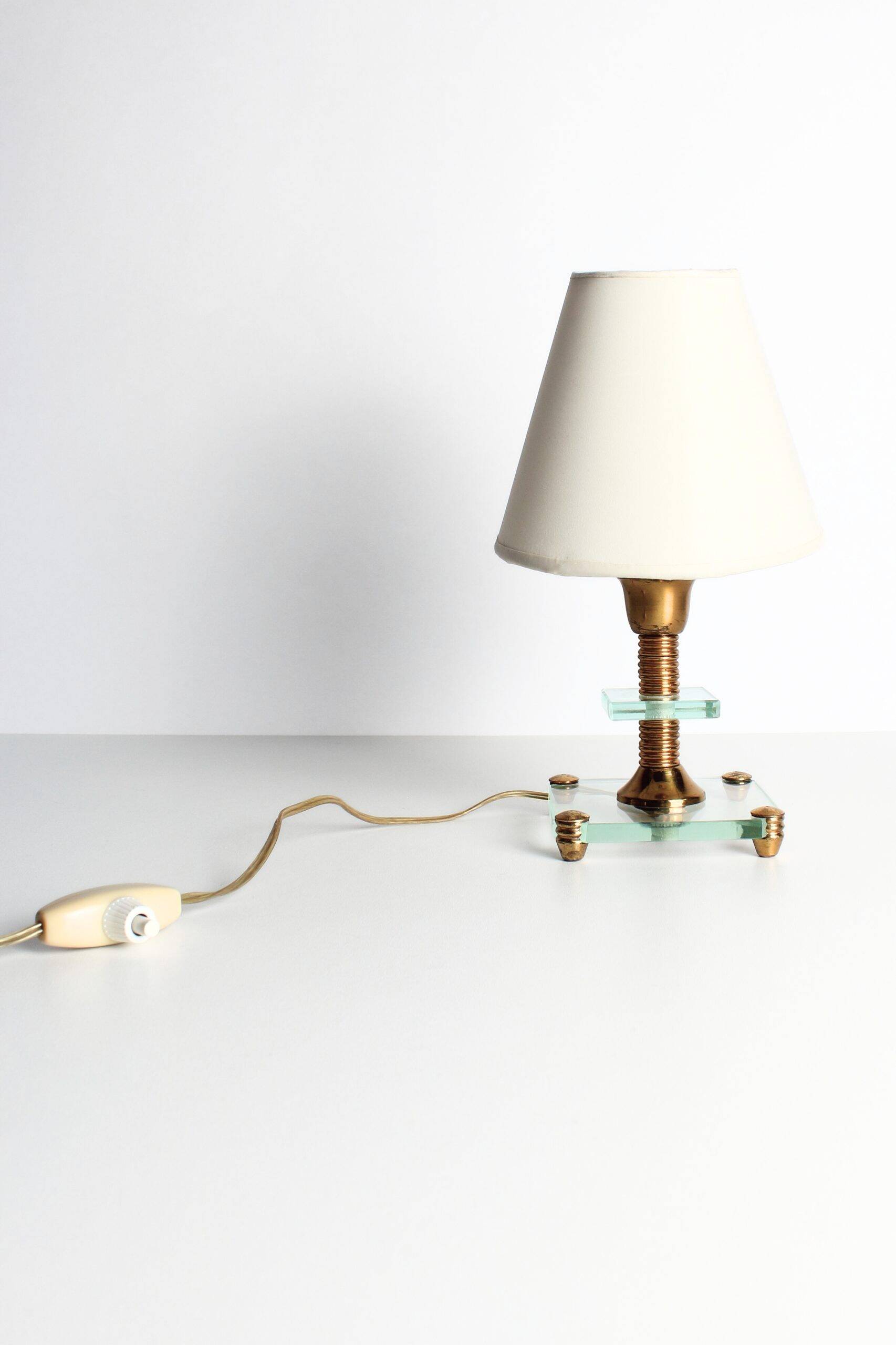 Small table lamp, in the style of Pietro Chiesa for Fontana Arte.