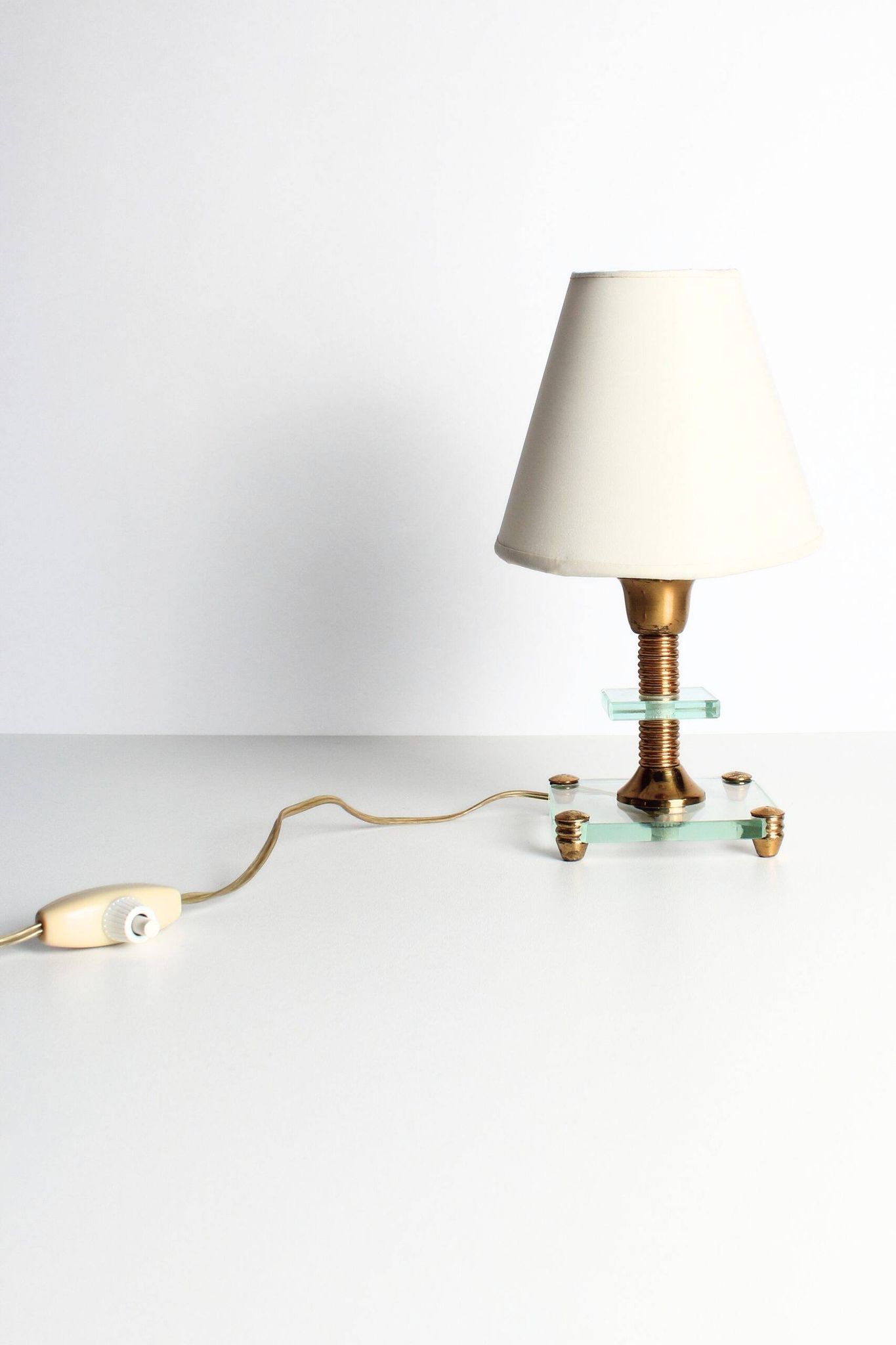 Small table lamp, in the style of Pietro Chiesa for Fontana Arte.