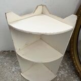 Corner kitchen shelves