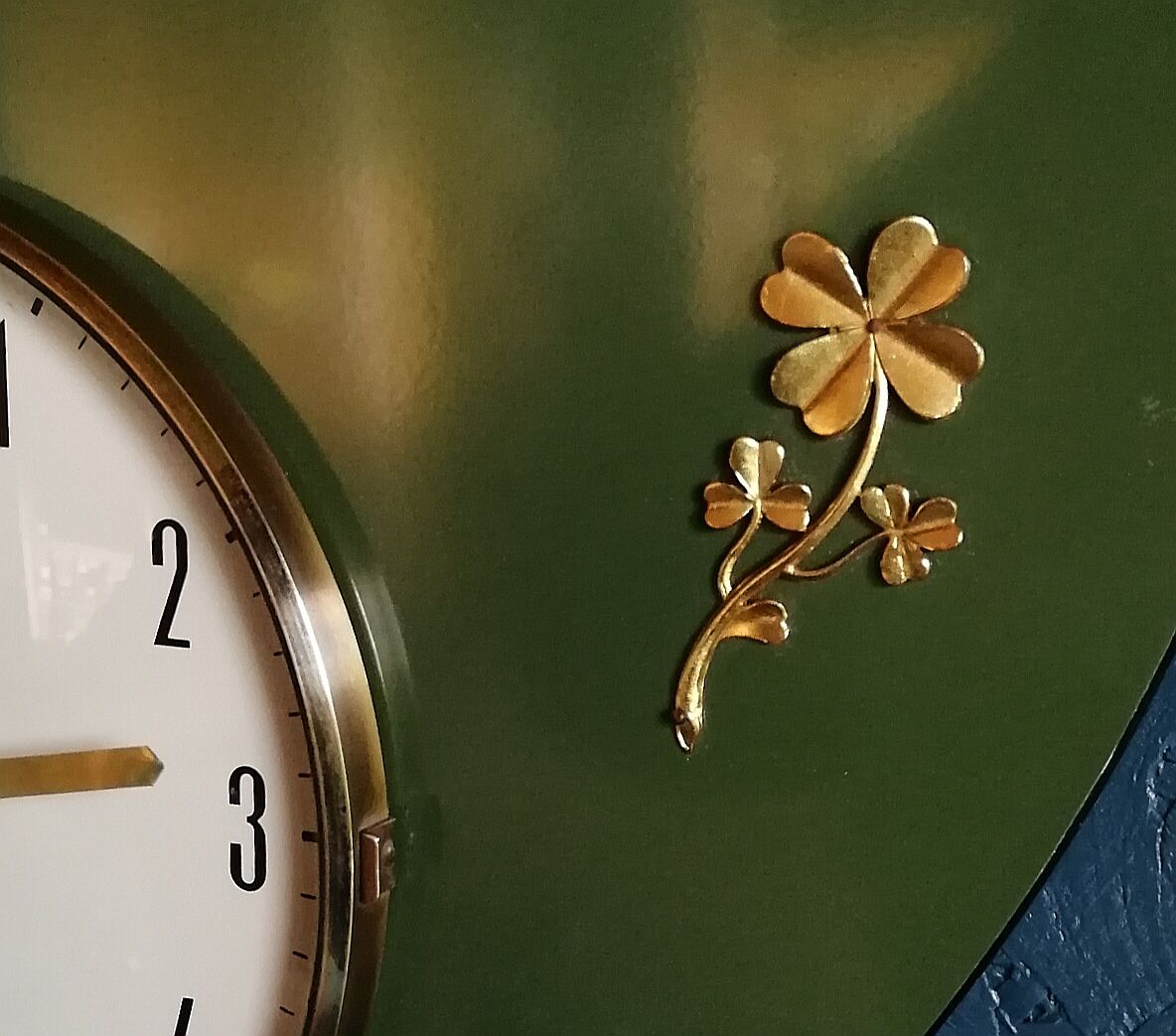 Vintage formica clock silent wall clock "golden green star"
