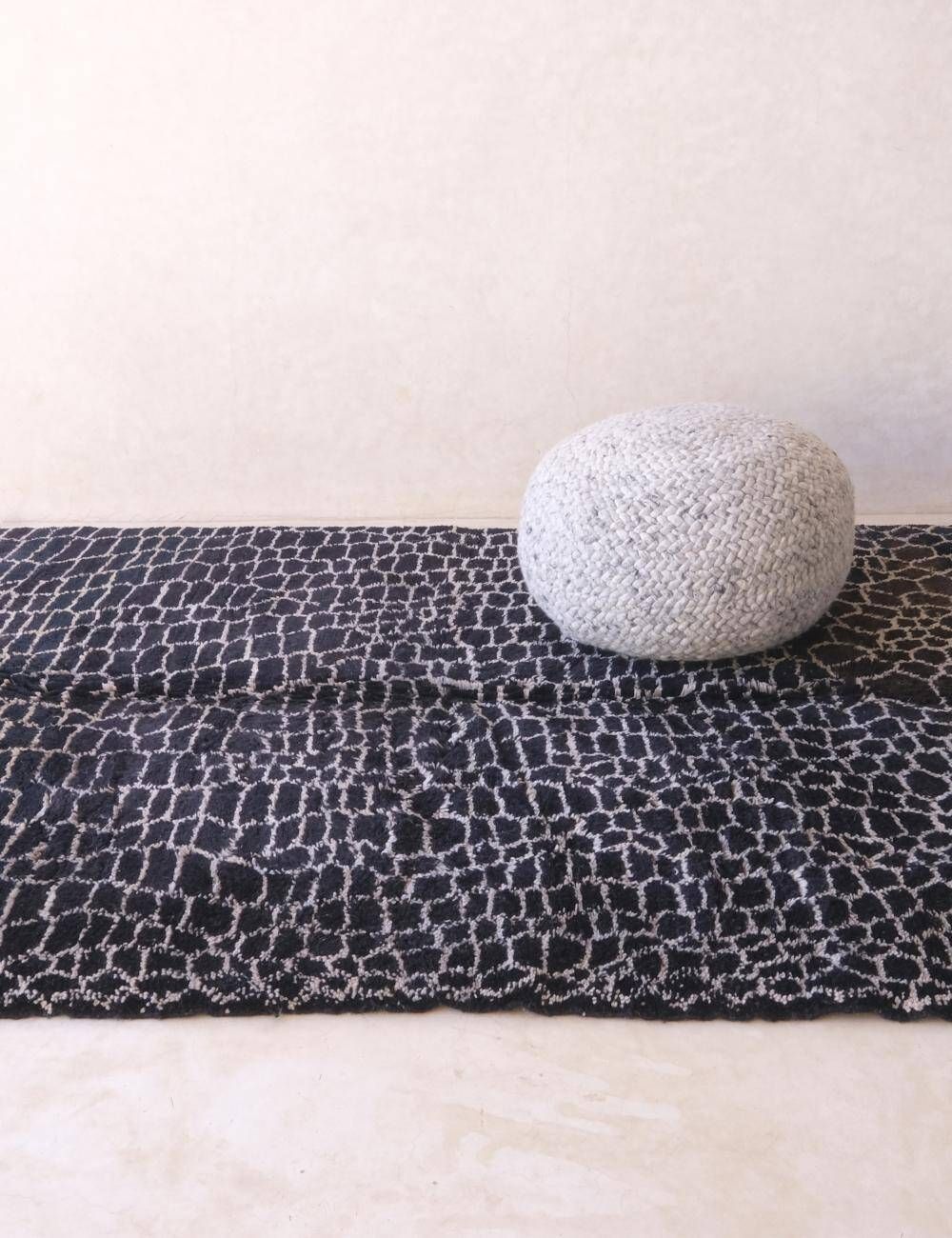 Black Beni Ourain Rug - 250 x 184 cm
