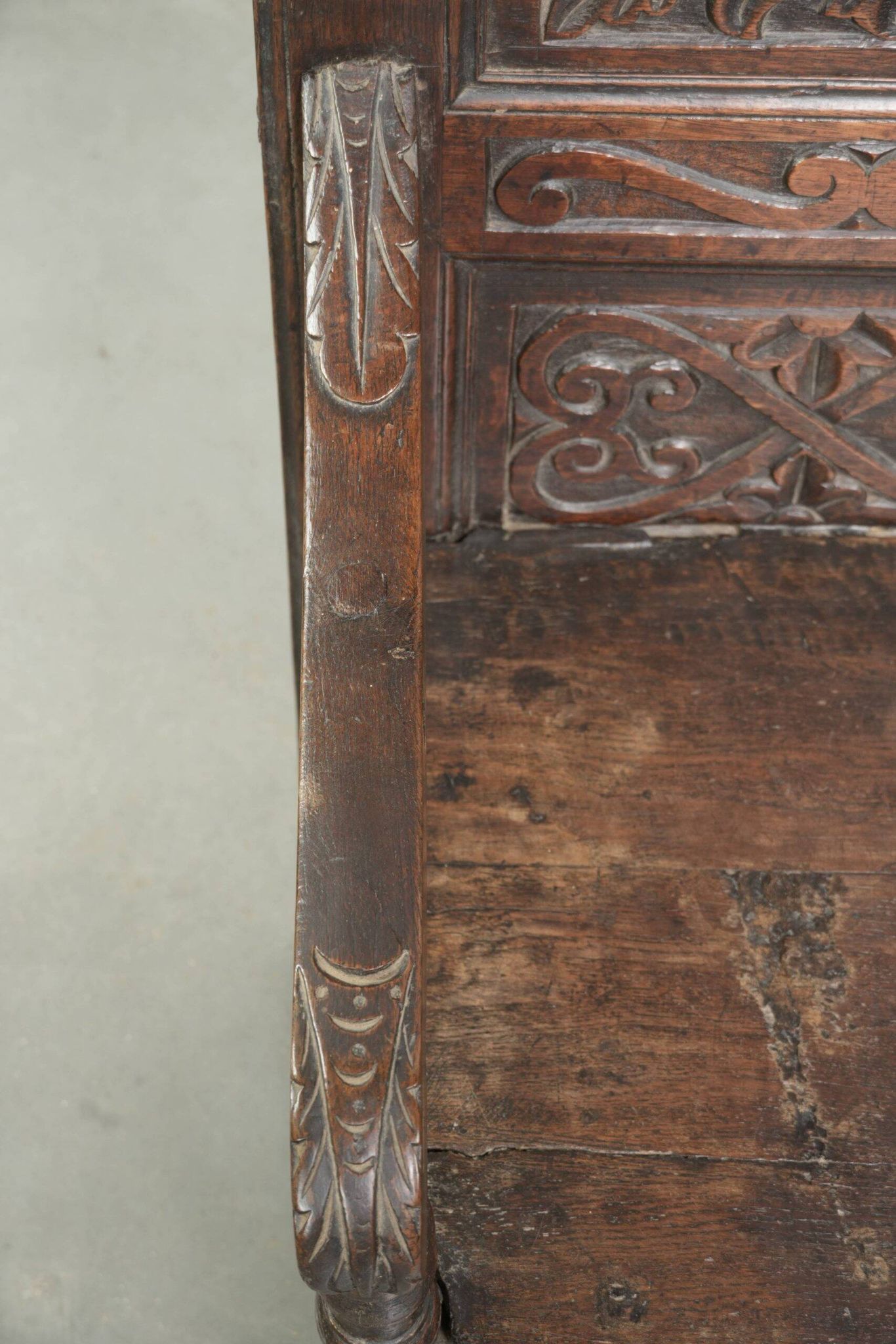 Unique 18th-century English oak wainscot chair with amazing woodcarving