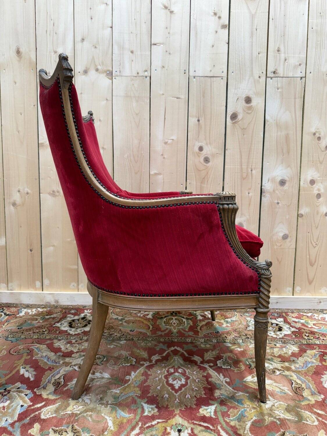 Art Nouveau gondola armchair – Carved wood & red theatre velvet – France