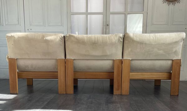 Canapé trois modules en alcantara beige