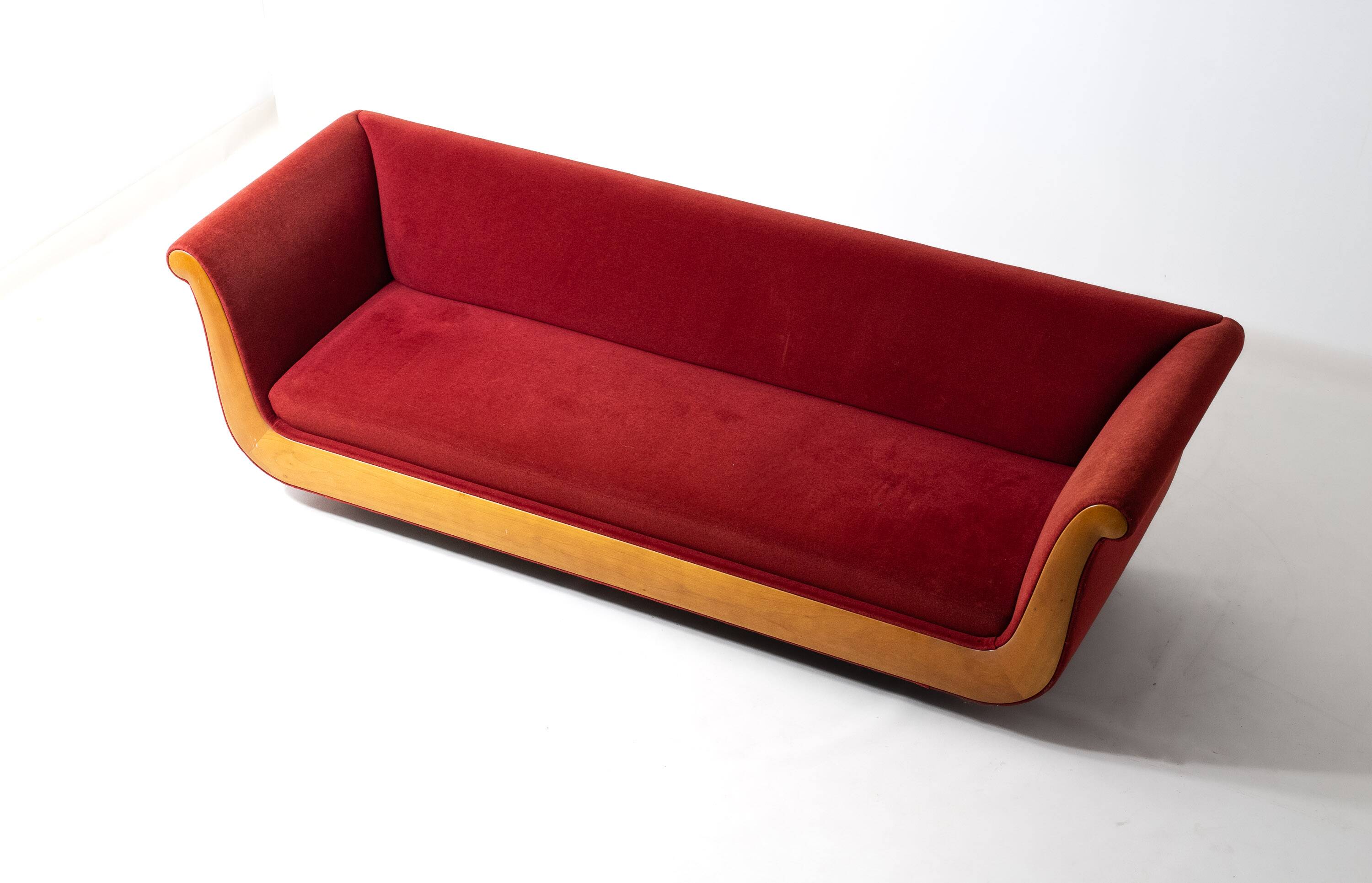 Sofa 'Primafila' en velours rouge par Molteni