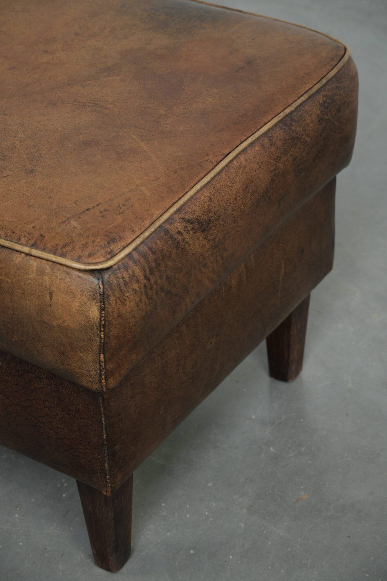Sheepskin ottoman with a light brown colour scheme and a vintage look
