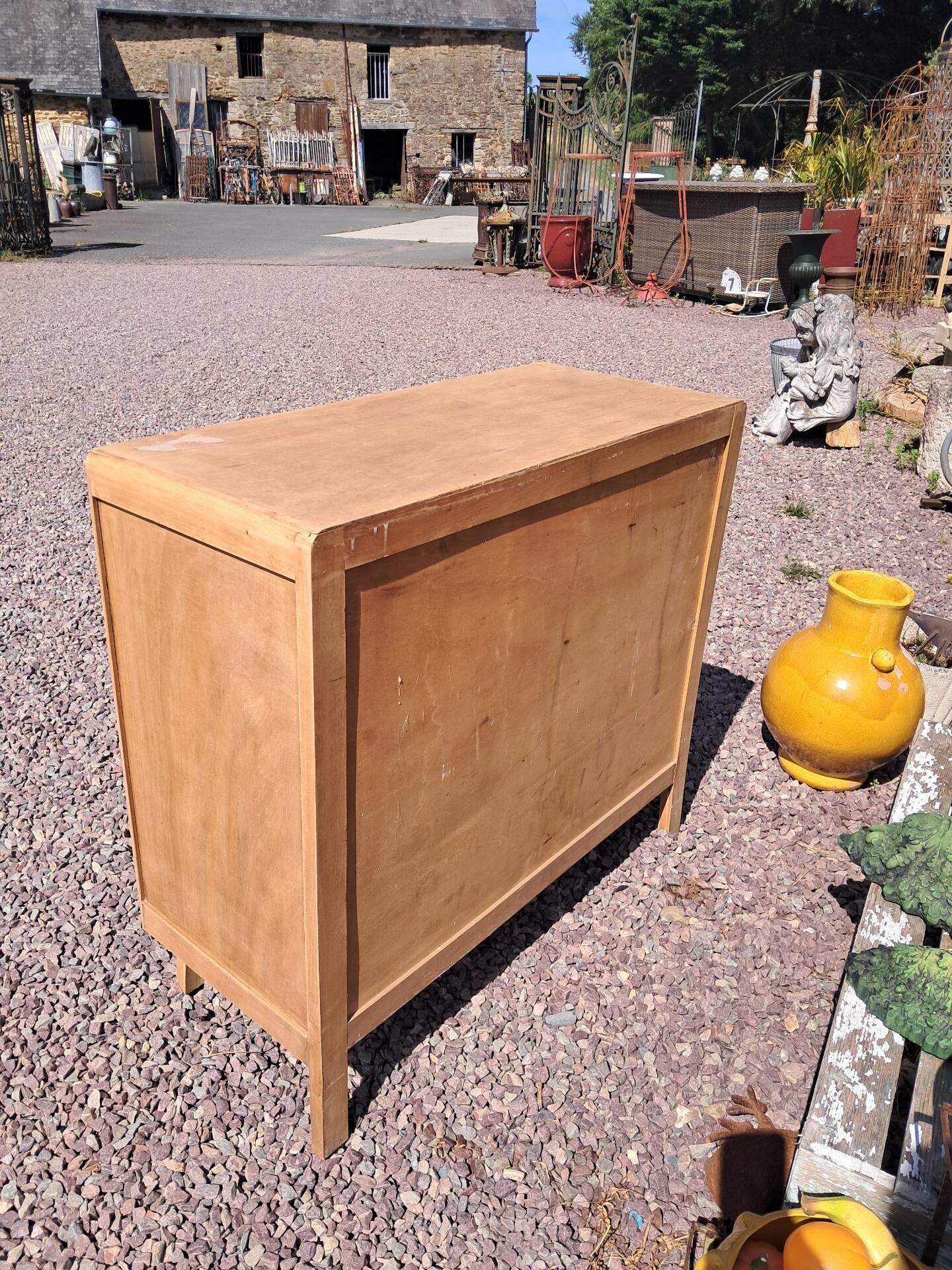 Chest of drawers