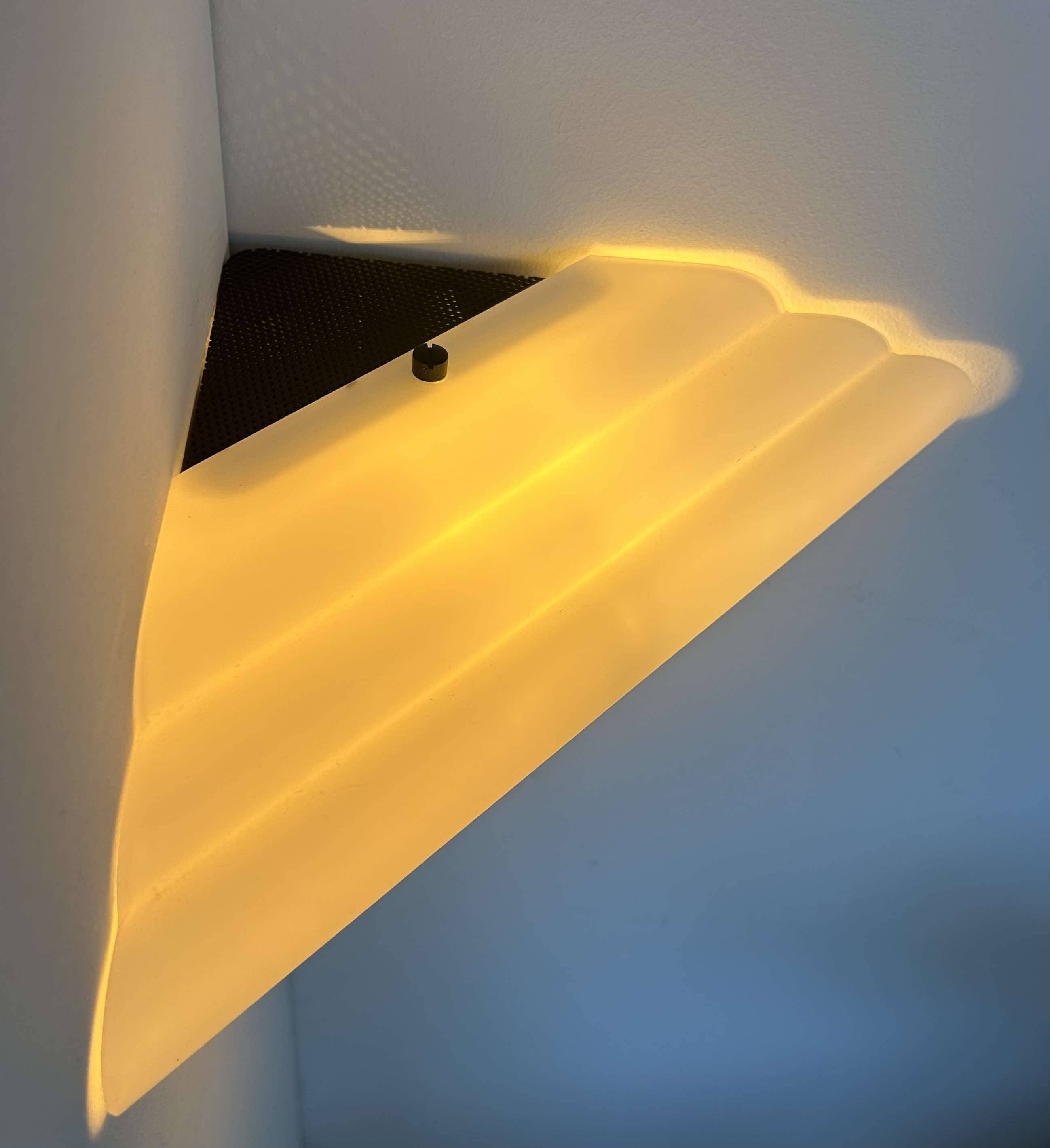 Vintage Murano opal glass corner wall lamp, by Vetri Italy 1970