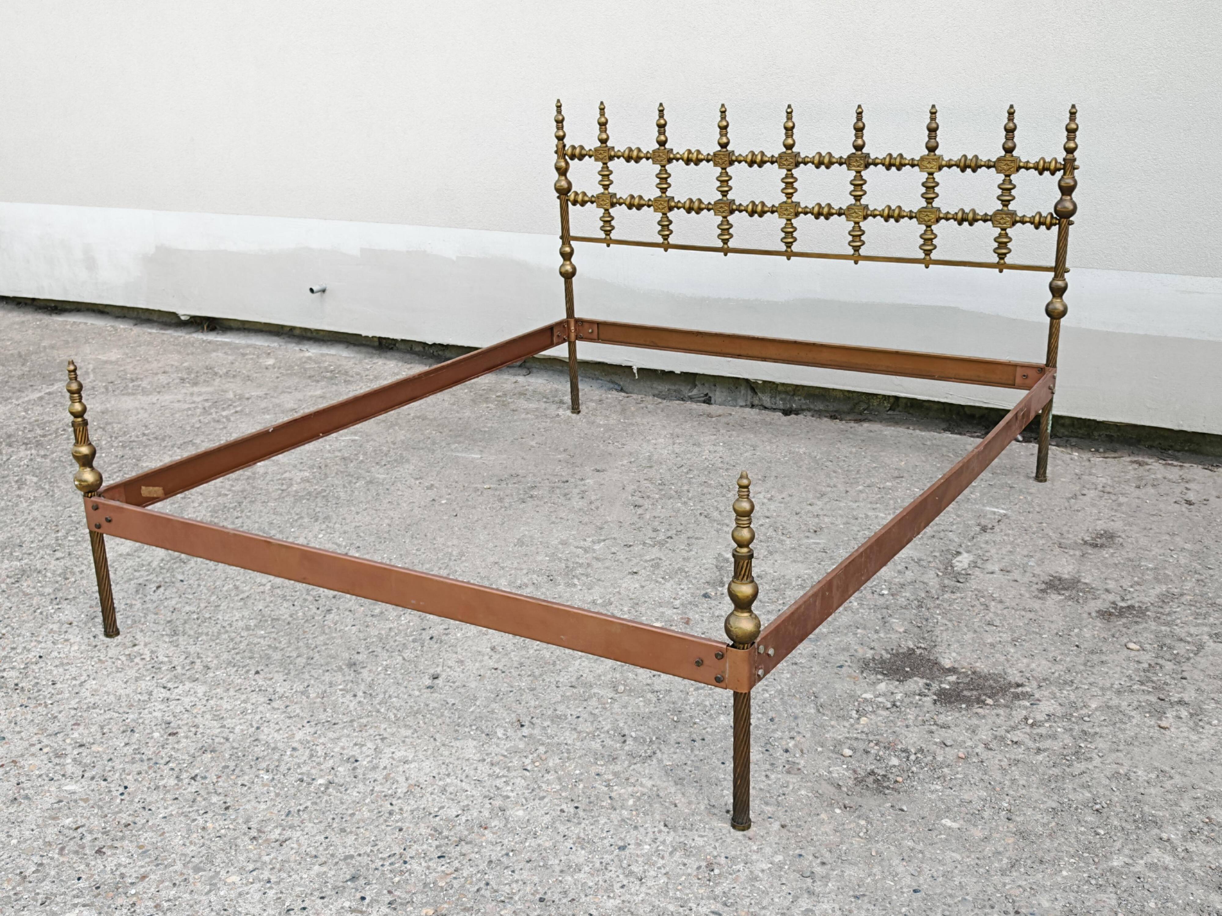 Lit en bronze et cuivre milieu du siècle attribué à Osvaldo Borsani