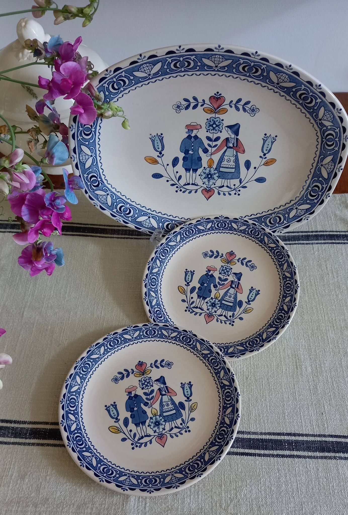 Paire d'assiettes plates Johnson Brothers « Hearts & Flowers »