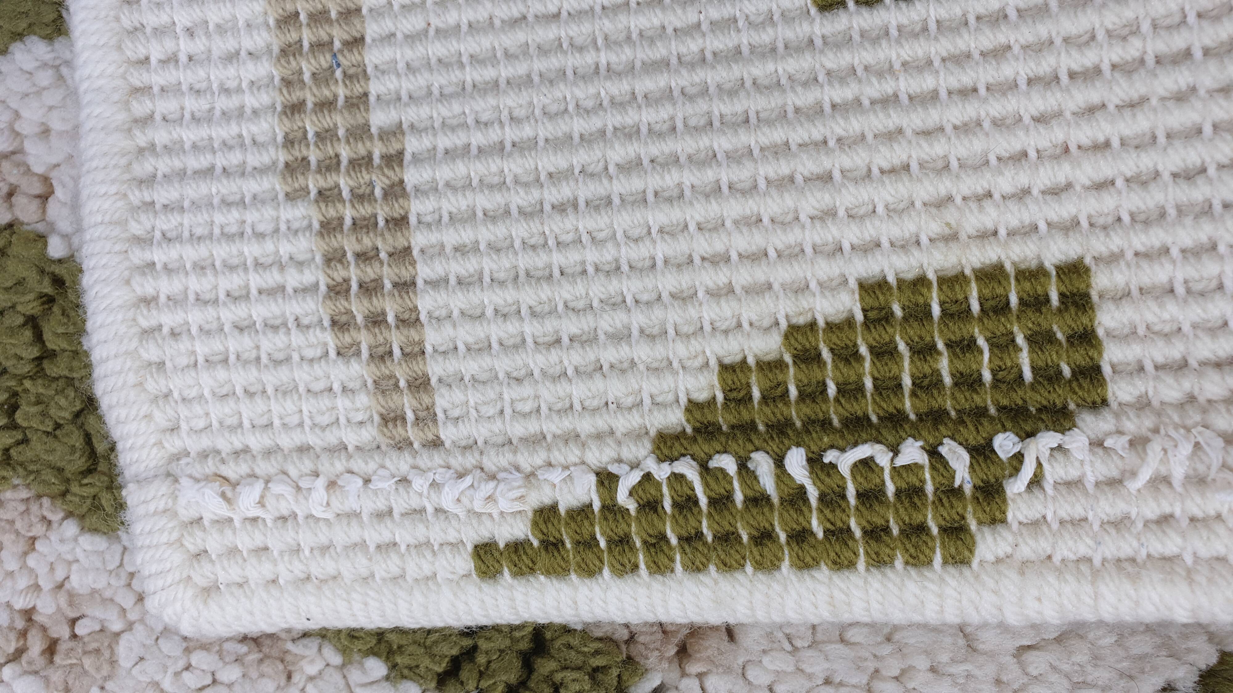 Curly wool design rug