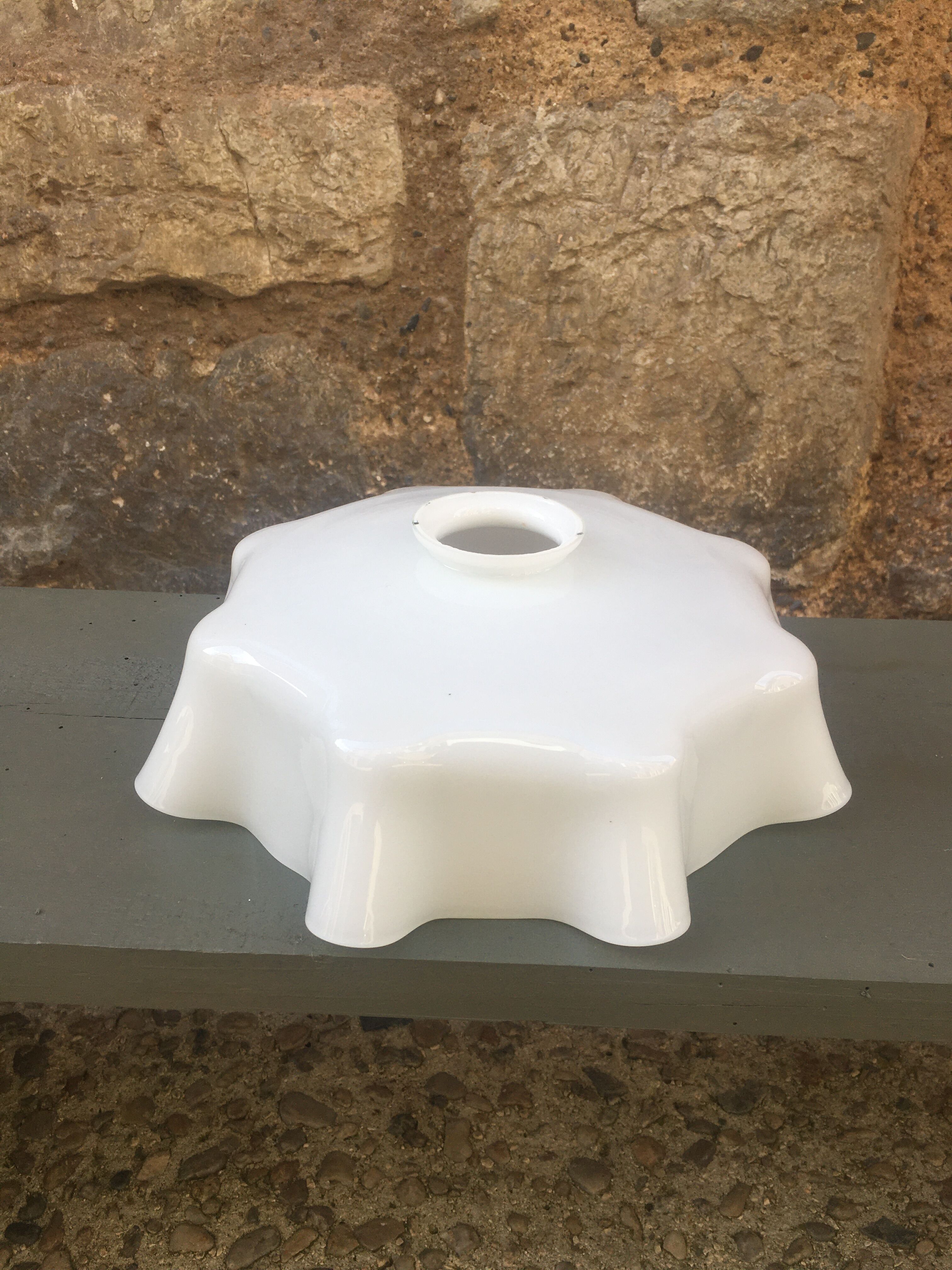 Glass wavy suspension